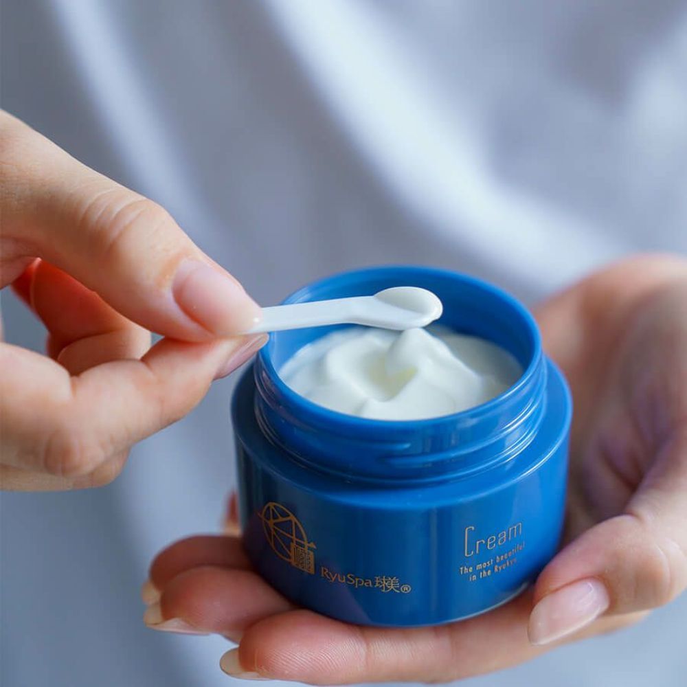 Ryu Spa Kumi Cream - مرطب مع مستخلص طول العمر المخمر ، البروبيوتيك والكراميد ، 30 غرام.